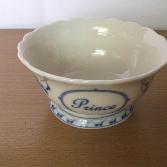 SKYE MCGHIE BLUE ARISTOPETS FINE PORCELAIN BOWL FOOTED SCALLOPED Made in China - Picture 3 of 5